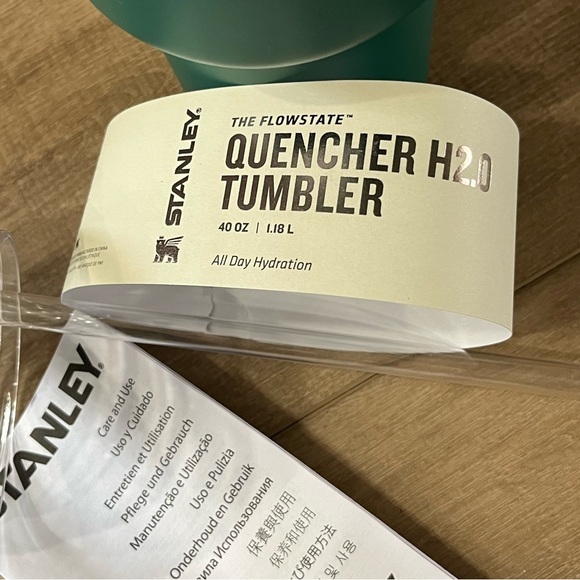Stanley Quencher 2.0 40oz Flowstate Green Pine Tumbler Straw 11 Hour Cold Hot‎ - Picture 7 of 16